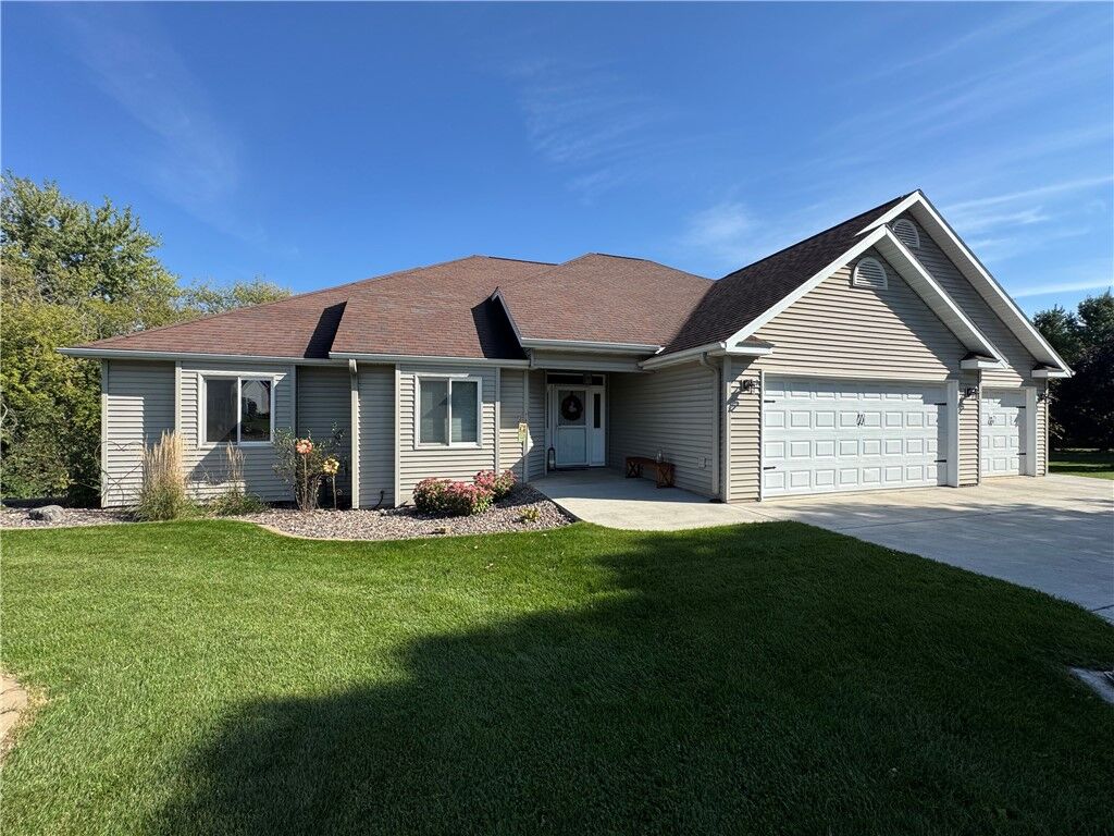 Property Photo: 1811 W Ridge Court WI 54703