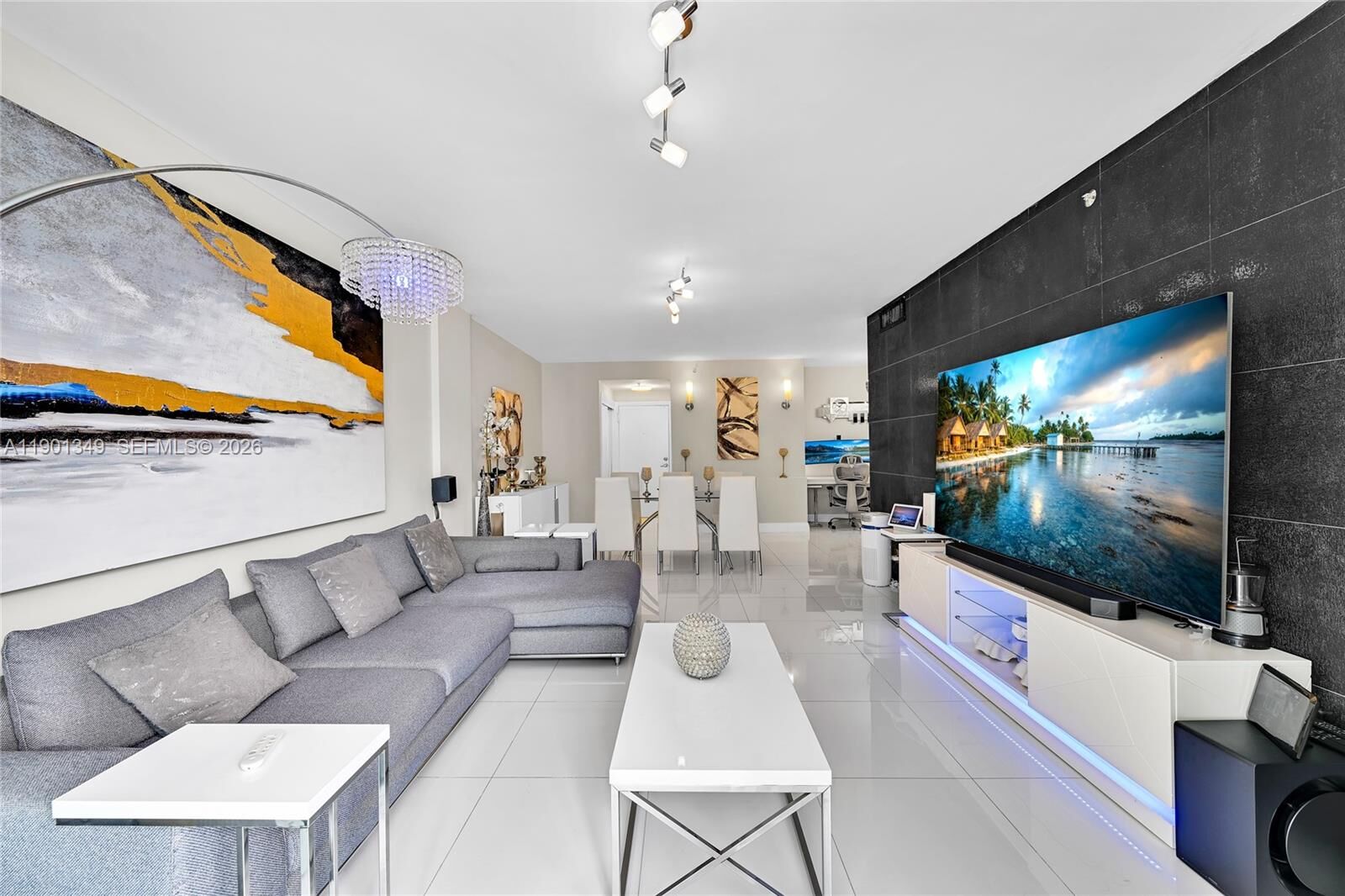 Property Photo:  3001 S Ocean Dr 1513  FL 33019 