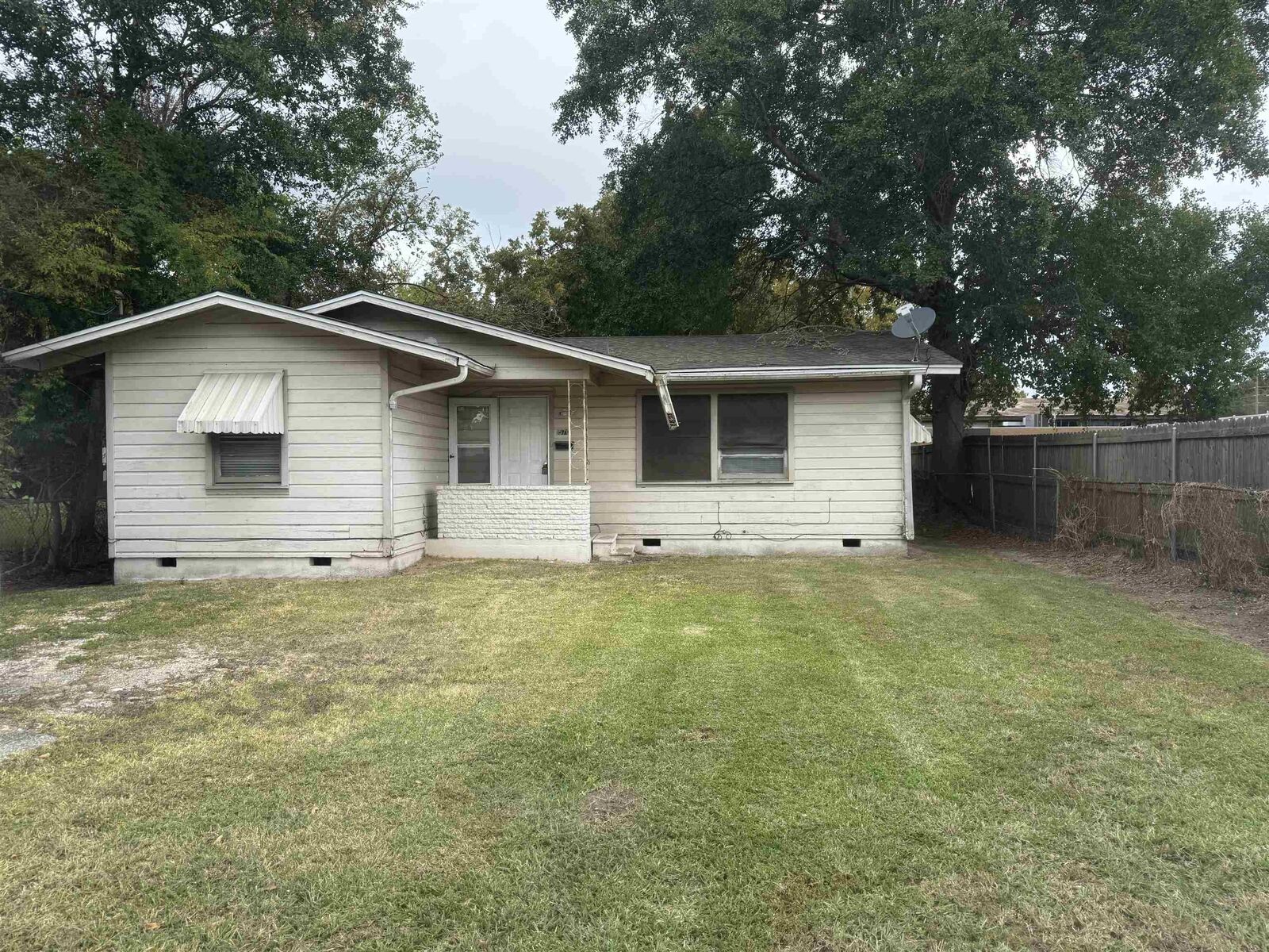 Property Photo:  570 Anchor St.  TX 77705