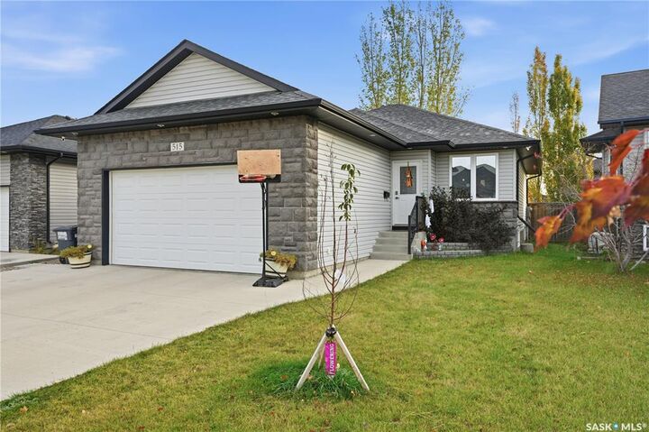 Property Photo:  515 Dickson Lane  SK S7T 0H7