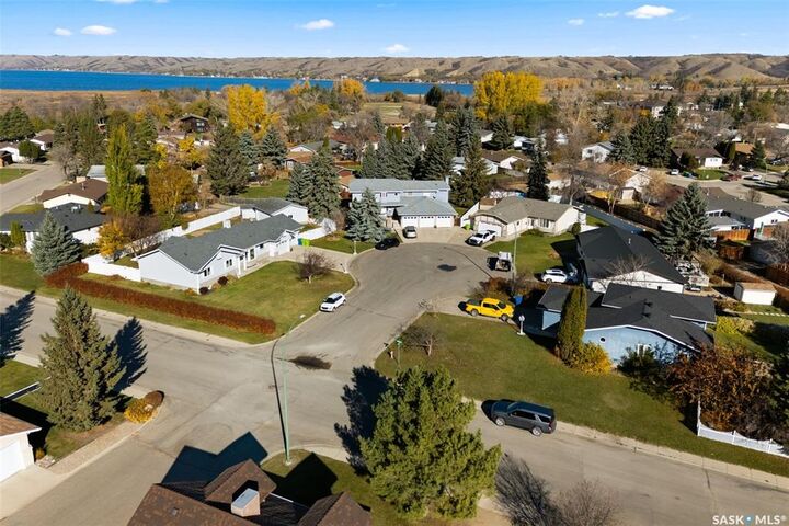 Property Photo: 1 Mission Place SK S0G 1S0