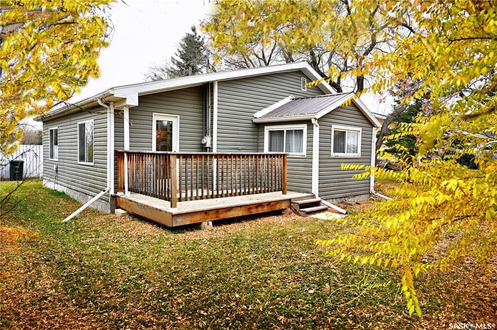 Property Photo:  301 Broadway Street  SK S0K 0N0 