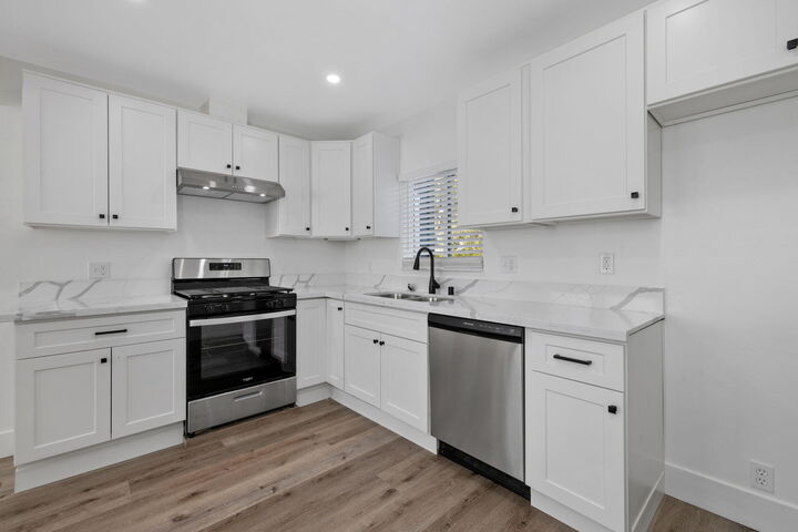 Property Photo:  620 Mariposa Avenue  CA 93274