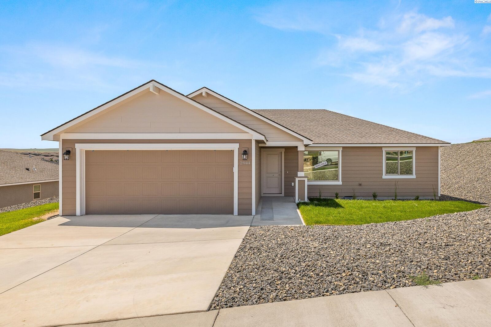 Property Photo:  2944 S Penn St  WA 99338