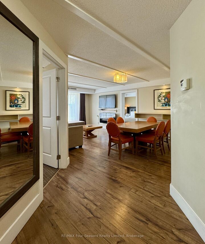 Property Photo: 9 Harbour Street E 5209 ON L9Y 5C5