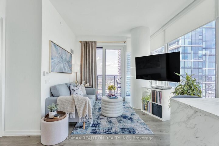 Property Photo:  7890 Jane Street 3806  ON L4K 0K9