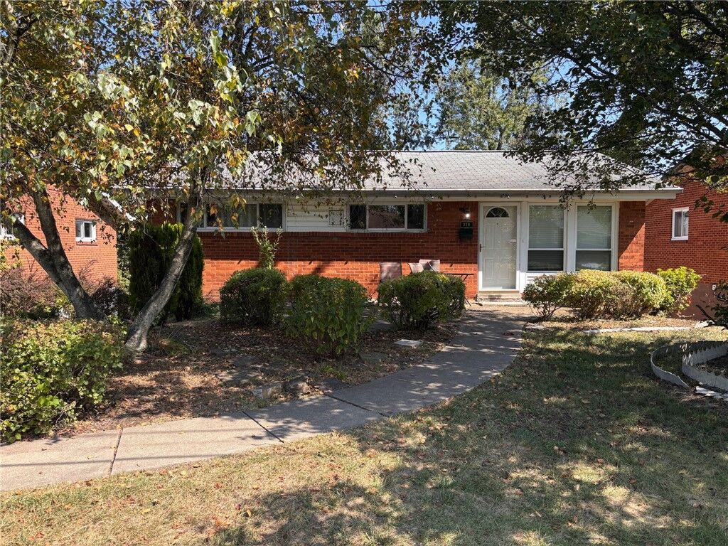 Property Photo:  370 Princeton Dr  PA 15235