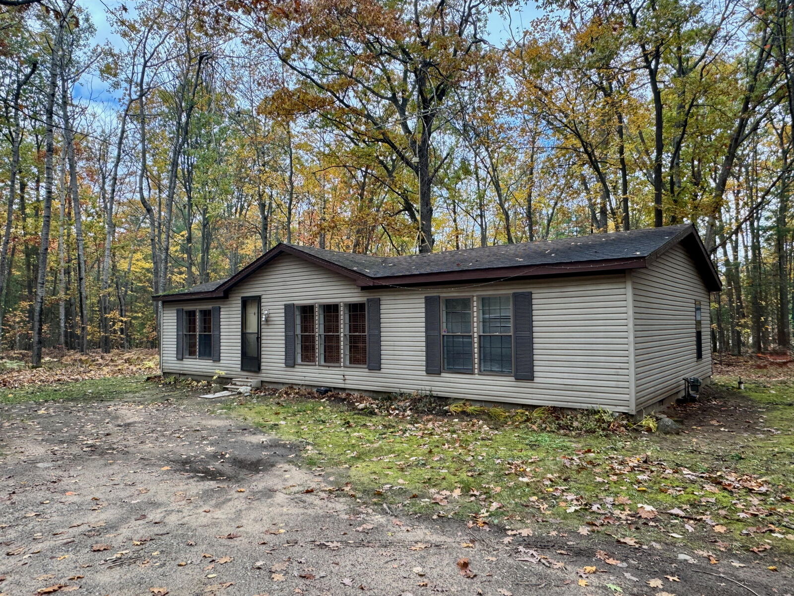 Property Photo: 2556 E Mullett Lake Road MI 49749