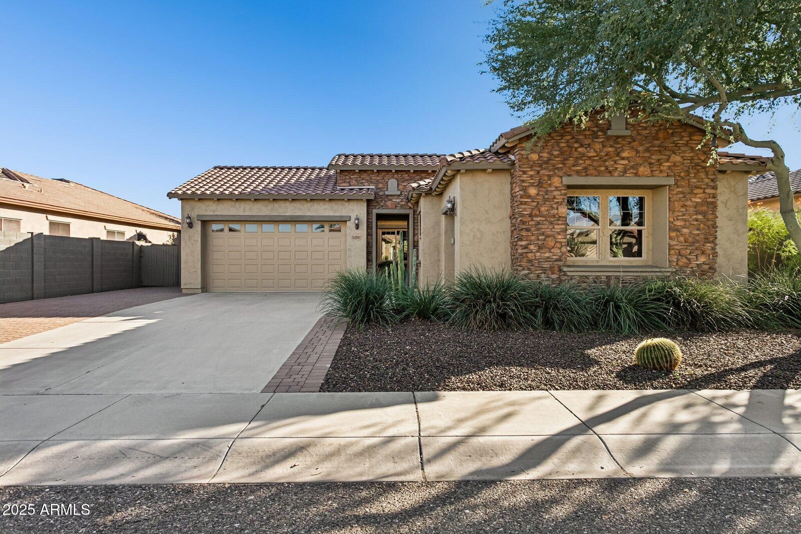 Property Photo:  5537 W Desperado Way  AZ 85083 