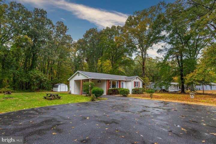 Property Photo:  1460 Cedarhurst Road  MD 20764 