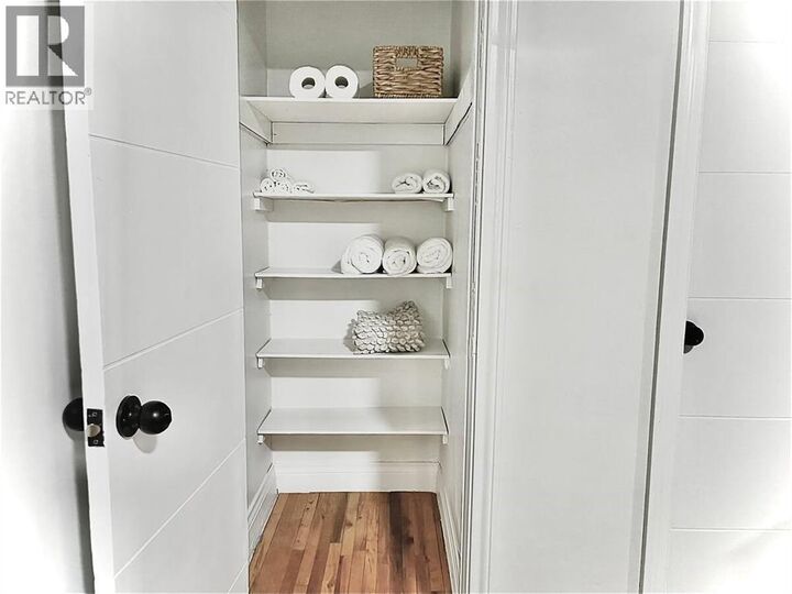 Photo de la propriété:  826 Michigan Avenue 2  ON N7V 1L6