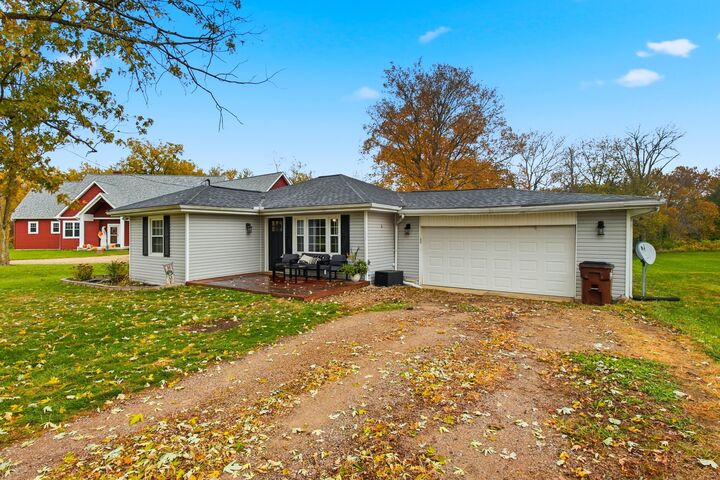 Property Photo:  15360 State Route 104  OH 43103 