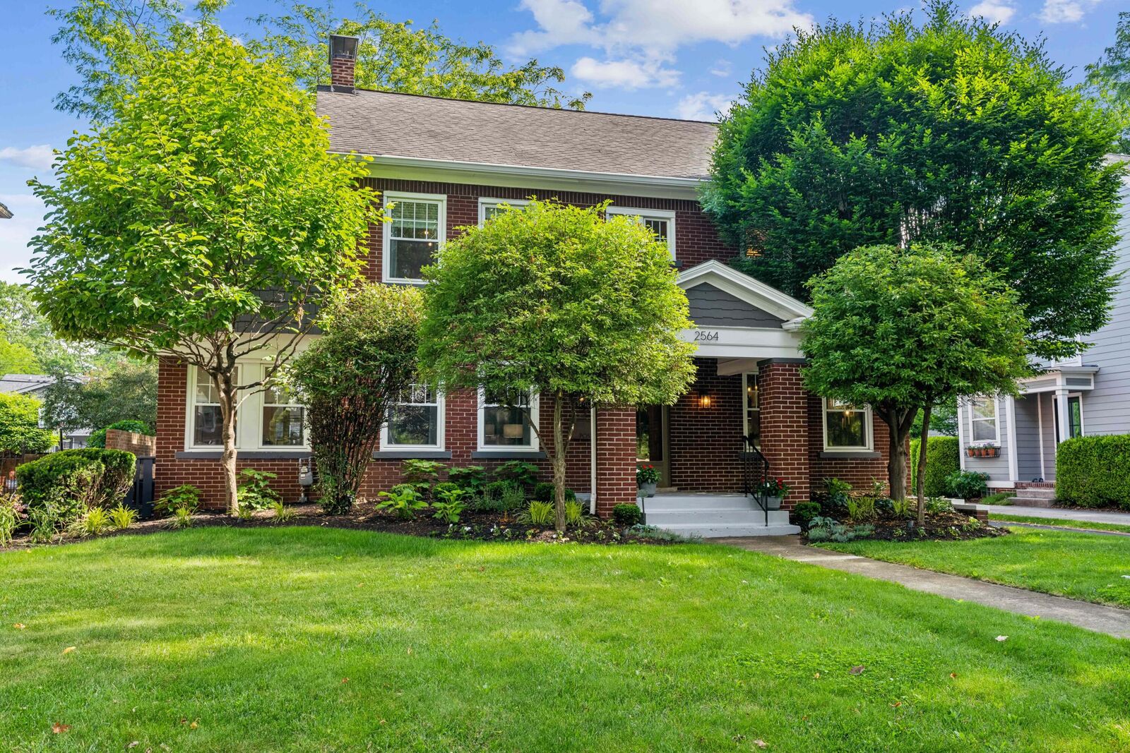 Property Photo: 2564 Sherwood Road OH 43209