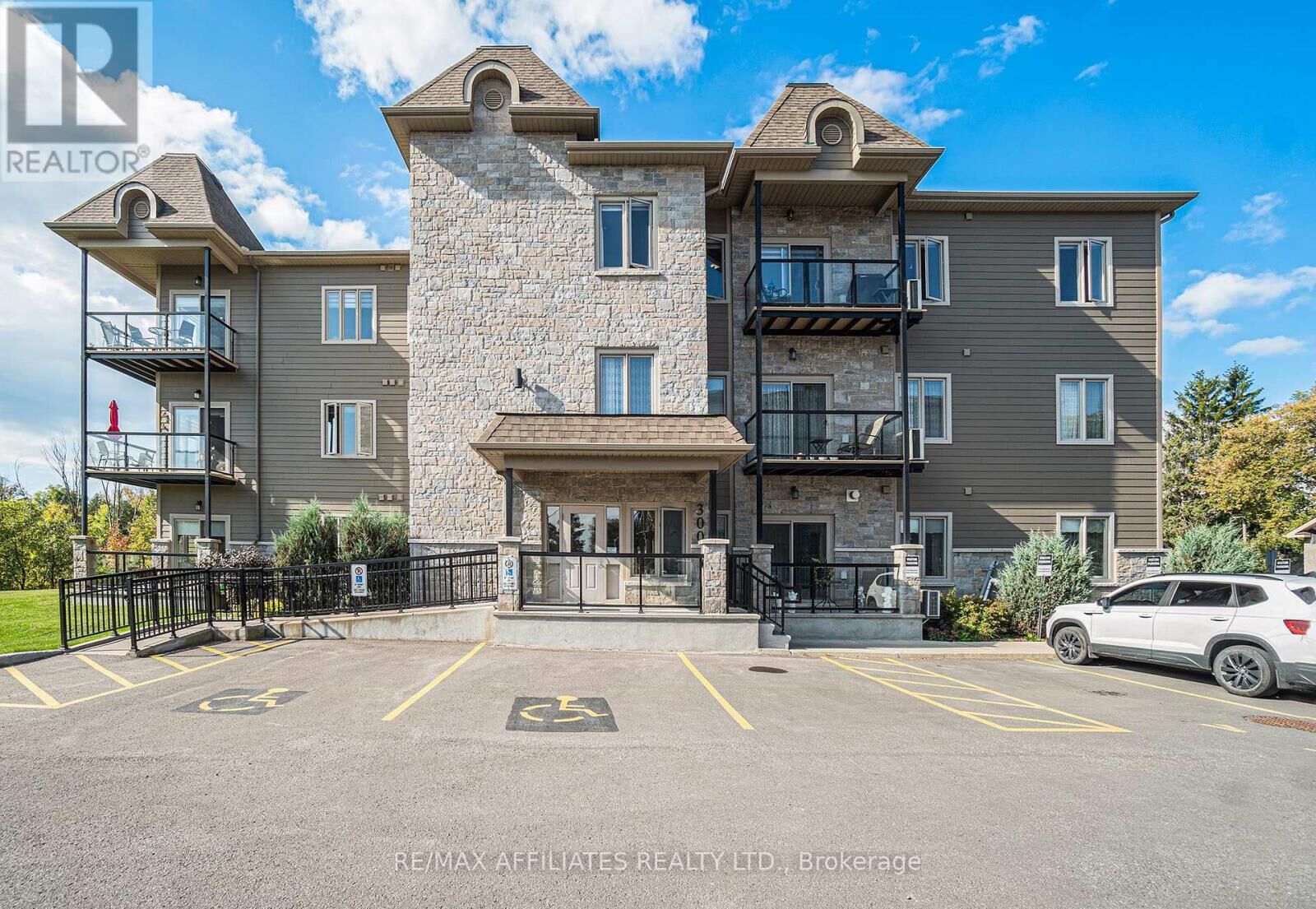 Property Photo: 300 Solstice Crescent Unit 105 ON K0A 1W1