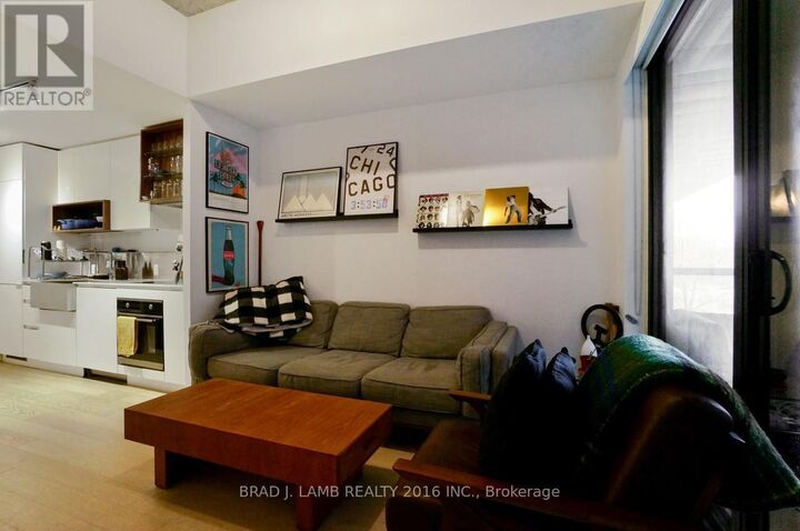 Property Photo: 383 Sorauren Avenue 210 ON M6R 0A4