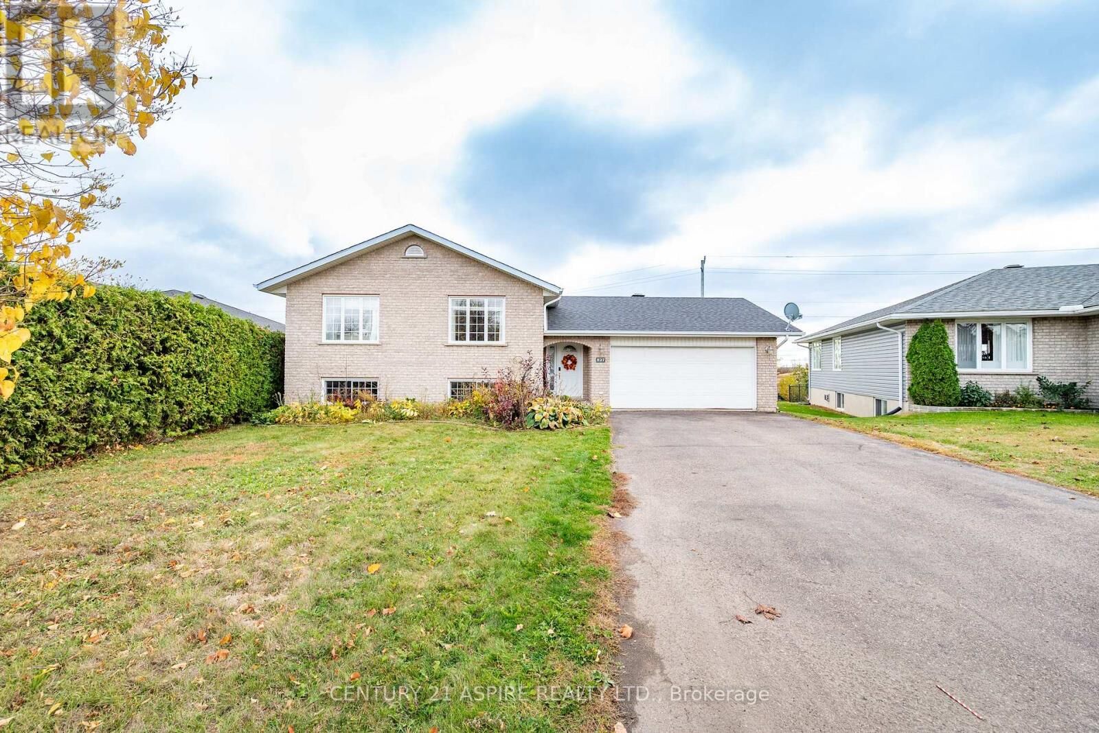 Photo de la propriété:  527 Angus Campbell Drive  ON K8A 8K6