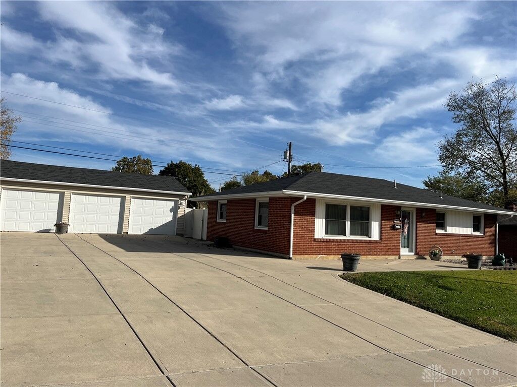 Property Photo: 2073 Auburndale Avenue OH 45414