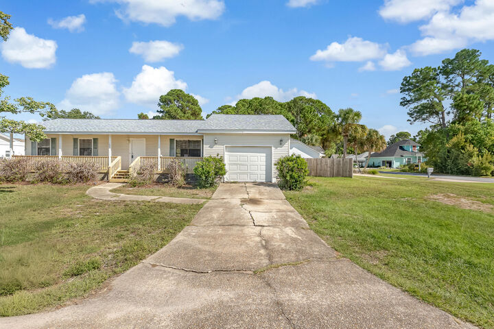 Property Photo:  1600 Lahaina Court  FL 32563
