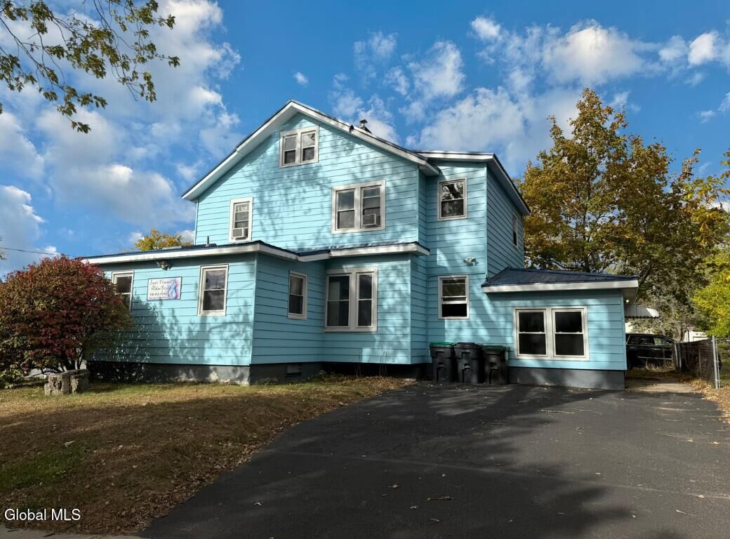 Property Photo:  959 Washington Avenue  NY 12206 