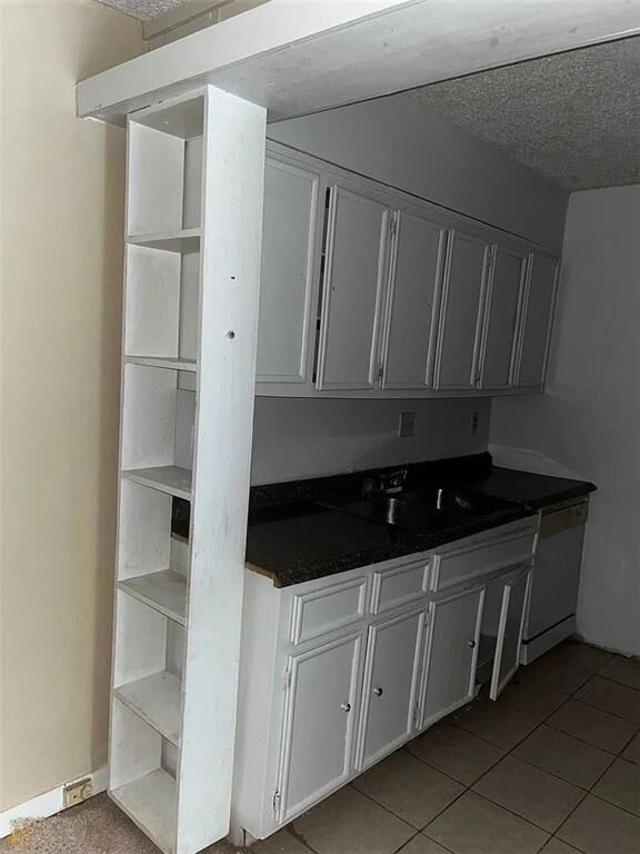 Property Photo:  1505 Camelot Drive  GA 30349