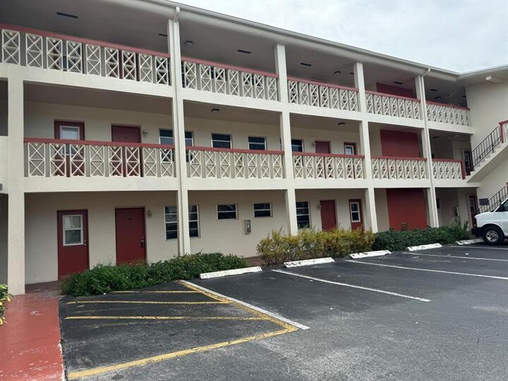 Property Photo:  4730 NW 10th Ct 112  FL 33313