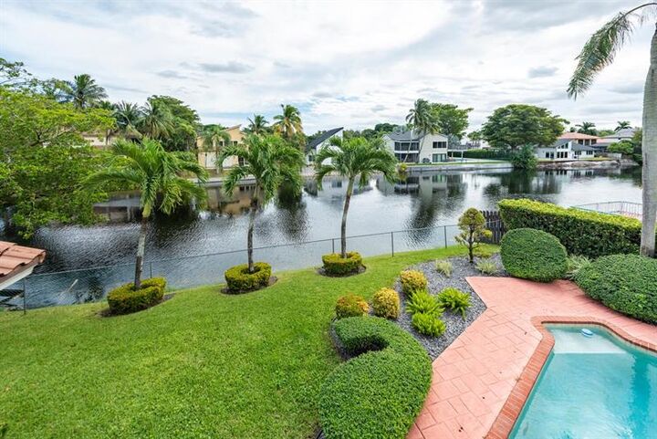 Property Photo:  610 SW 101st Ave  FL 33324 