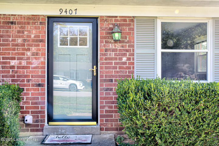 Property Photo: 9407 Coolridge Dr KY 40229