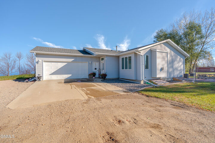8603 Wood Lane  Bismarck ND 58503 photo