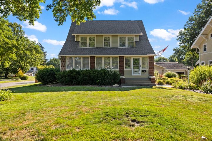 Property Photo: 1021 45th Street IA 50311