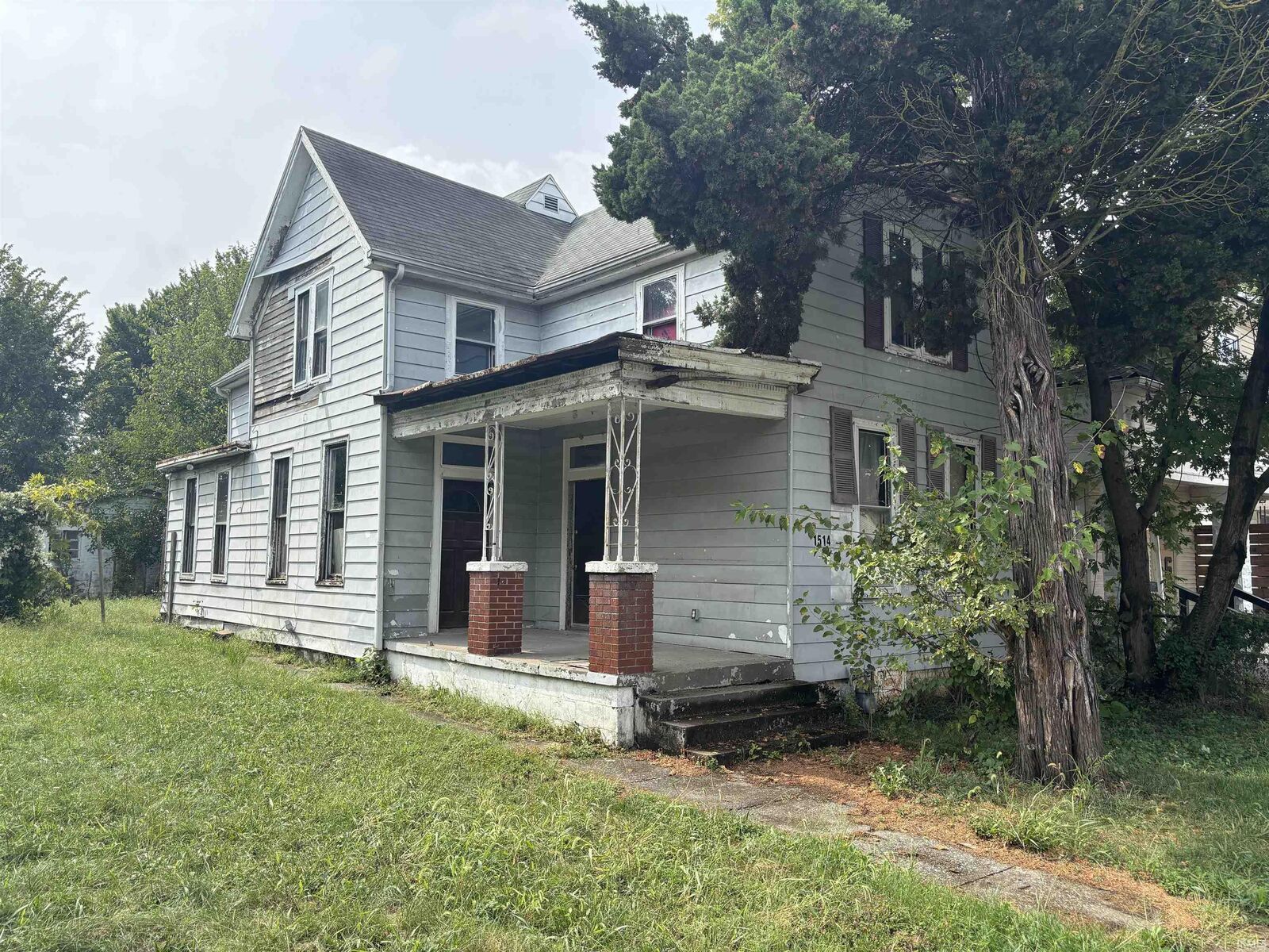 Property Photo:  1514 W Louisiana Street  IN 47710 