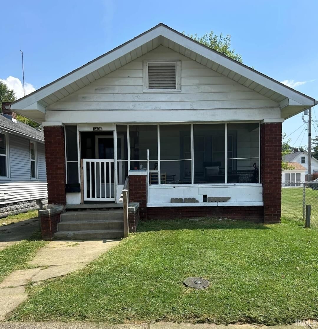 Property Photo:  1406 S Bedford Avenue  IN 47713