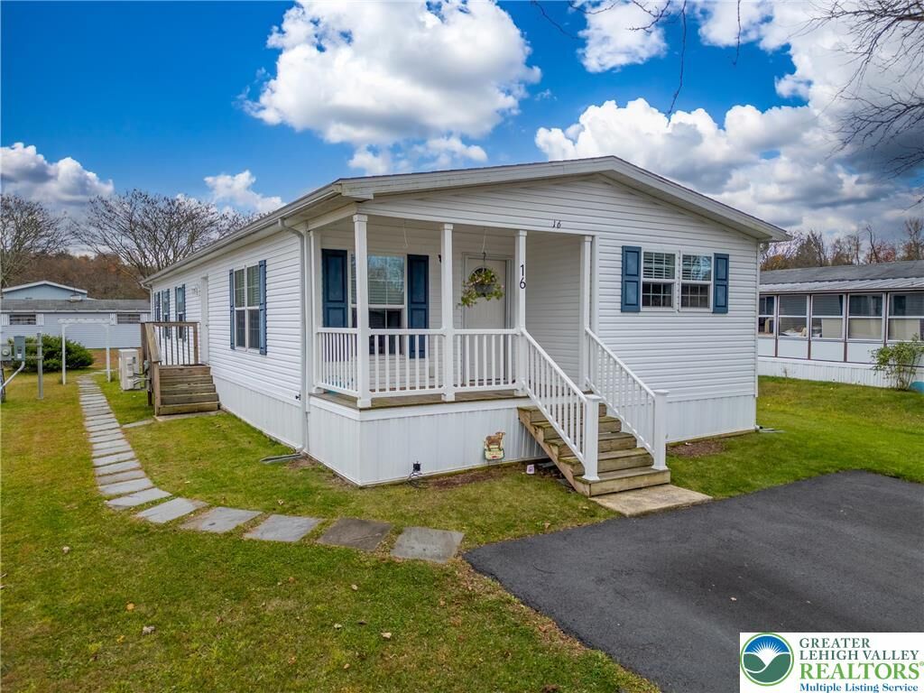 Property Photo:  16 Powderhorn Place  PA 18013