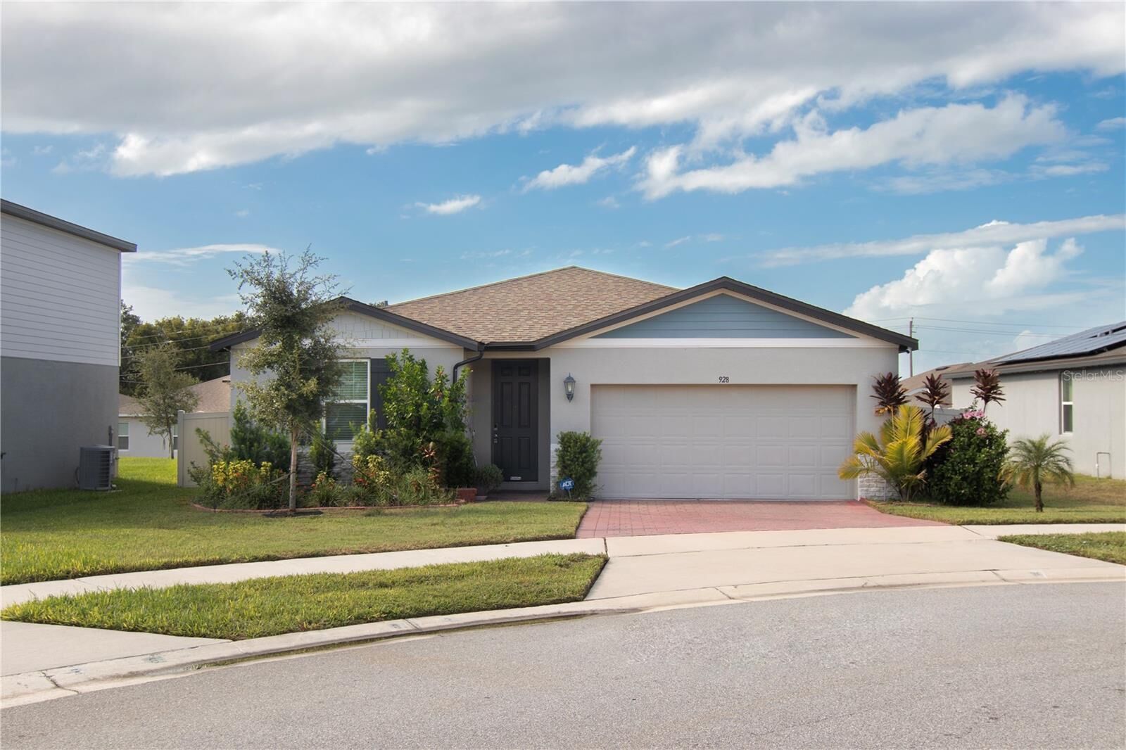 Property Photo:  928 Cambridge Drive  FL 33881