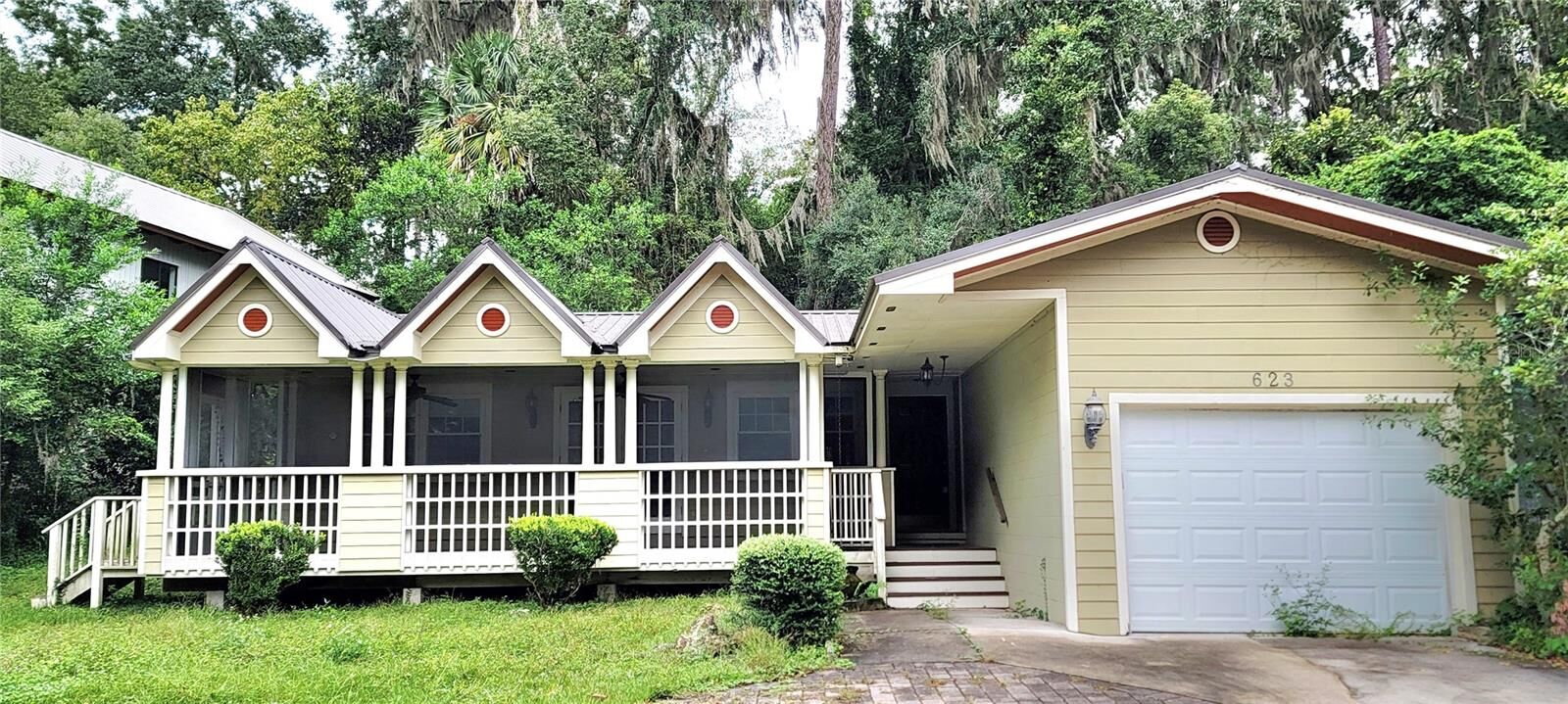 Property Photo:  623 SW 28th Street  FL 32607 