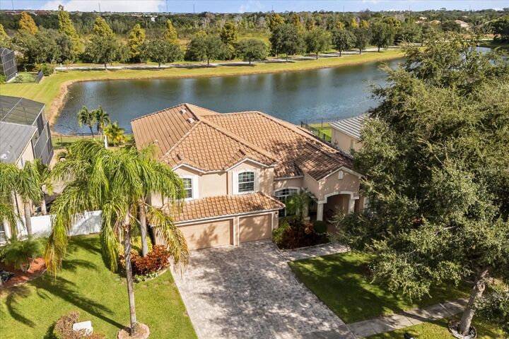 Property Photo:  84 Braelock Drive  FL 34761