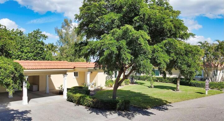 Property Photo: 4976 Gulf Of Mexico Drive Villa 18 FL 34228