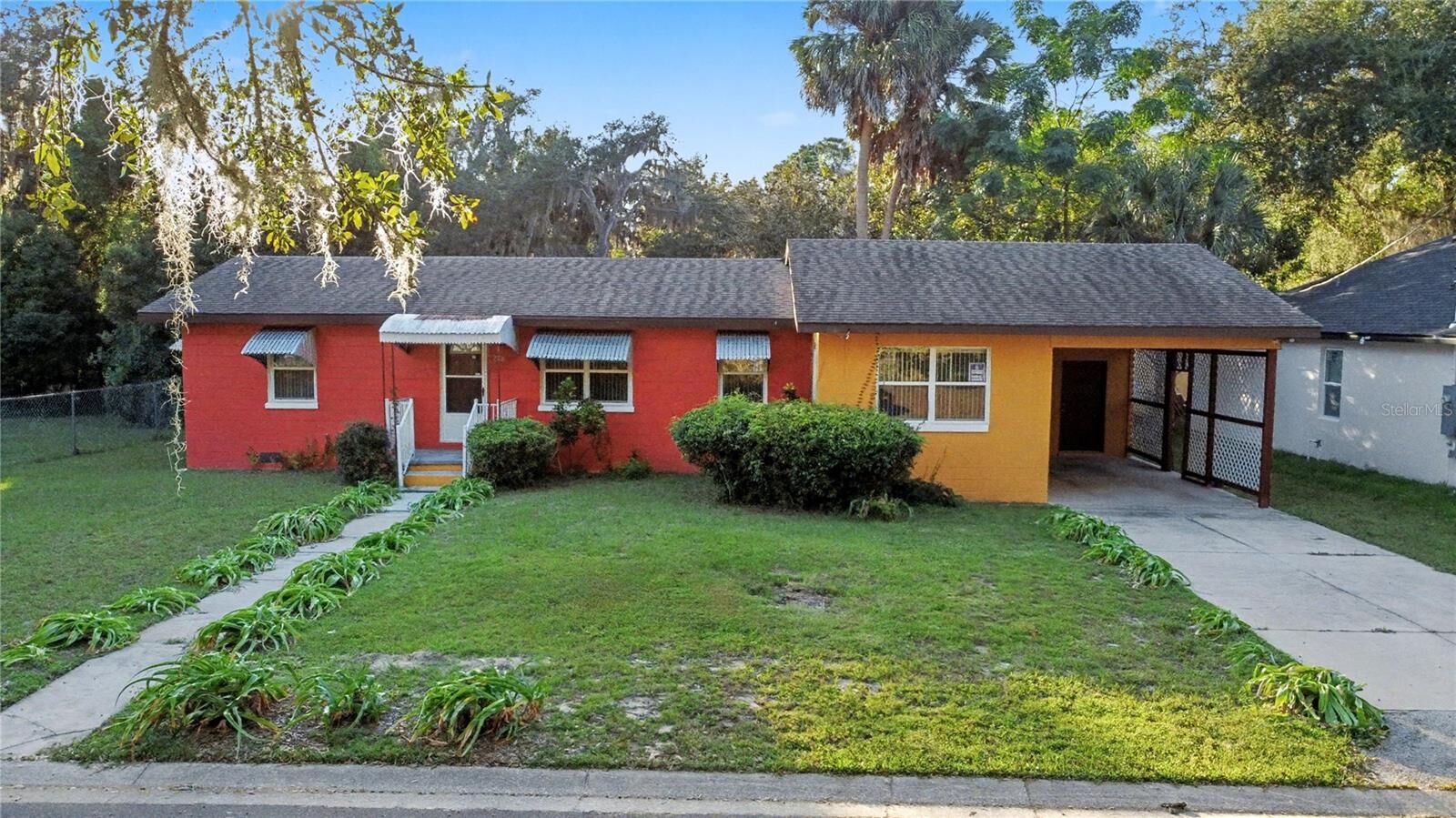 Property Photo: 612 Kensington Street FL 32726