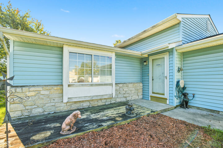 Property Photo:  5915 Parterra Drive  IN 46237