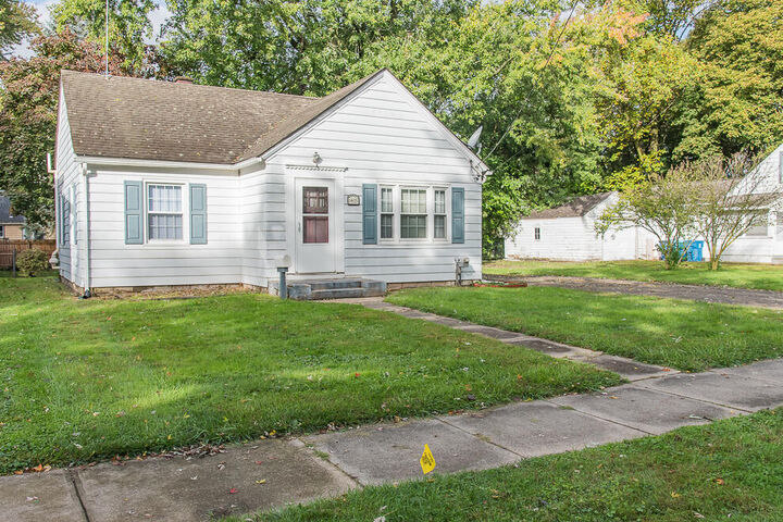 Property Photo:  1415 Nassau Street  MI 49048