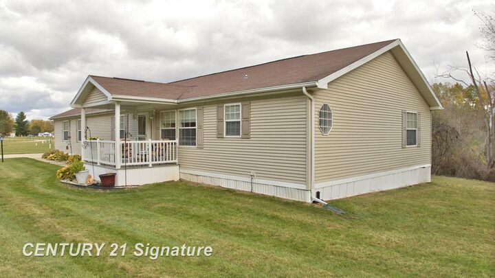 Property Photo:  897 S Park View Drive  MI 48420