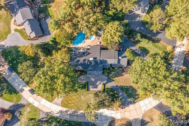 Property Photo:  13527 Royal Glen Drive  MO 63131