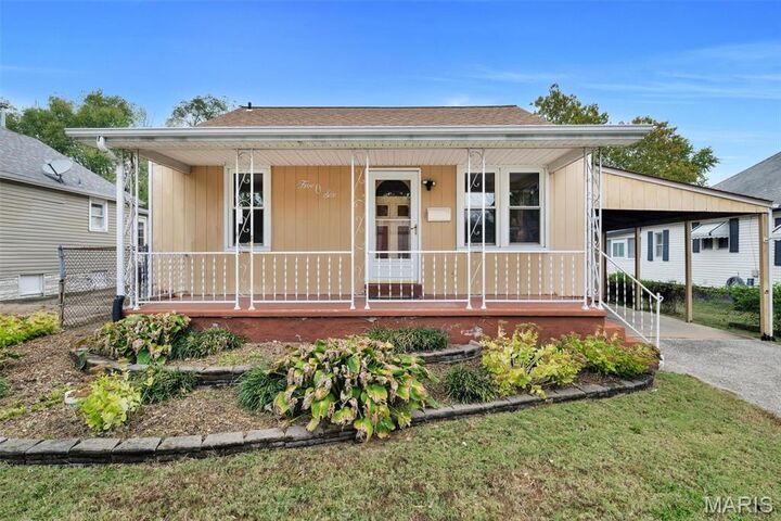 506 Bainbridge Road  St Charles MO 63301 photo