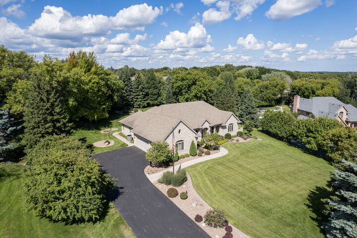 Property Photo:  N25w30832 Overlook Ct  WI 53018