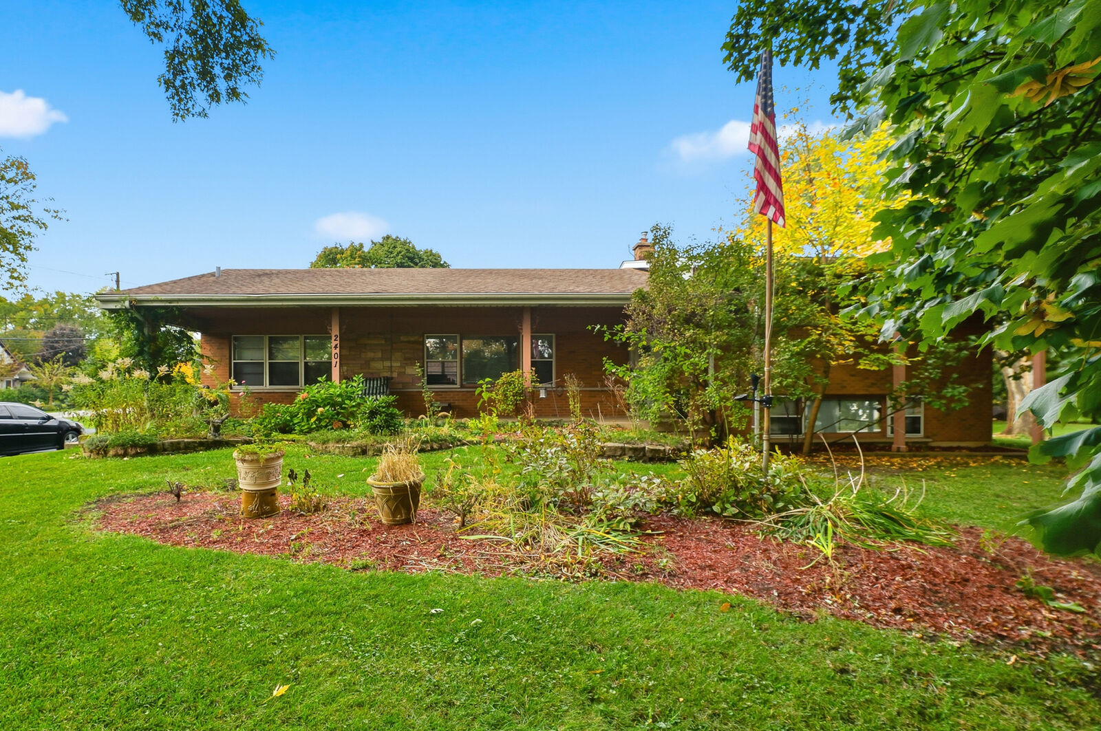 Property Photo:  2401 Rohlwing Road  IL 60008