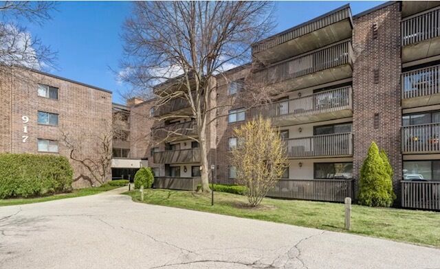 Property Photo:  917 Vose Drive 211  IL 60031 
