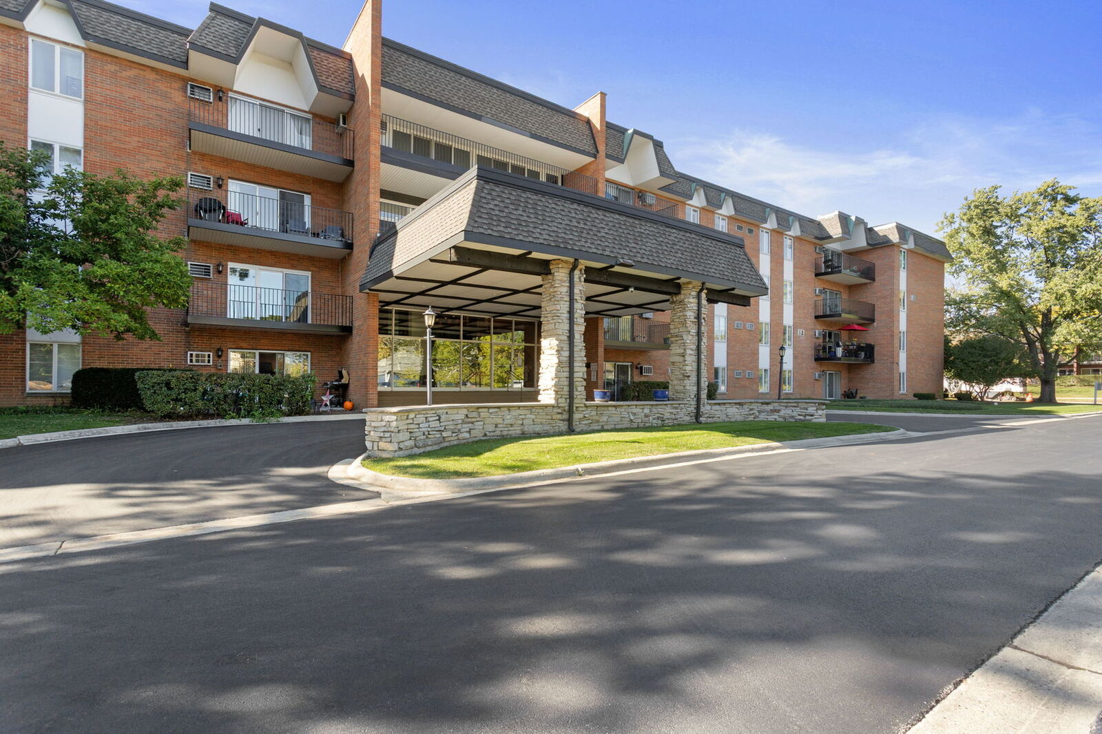 Property Photo:  4225 Saratoga Avenue 204B  IL 60515