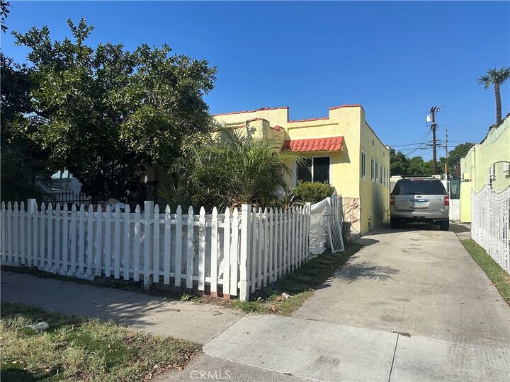 Property Photo: 429 E 92nd CA 90003