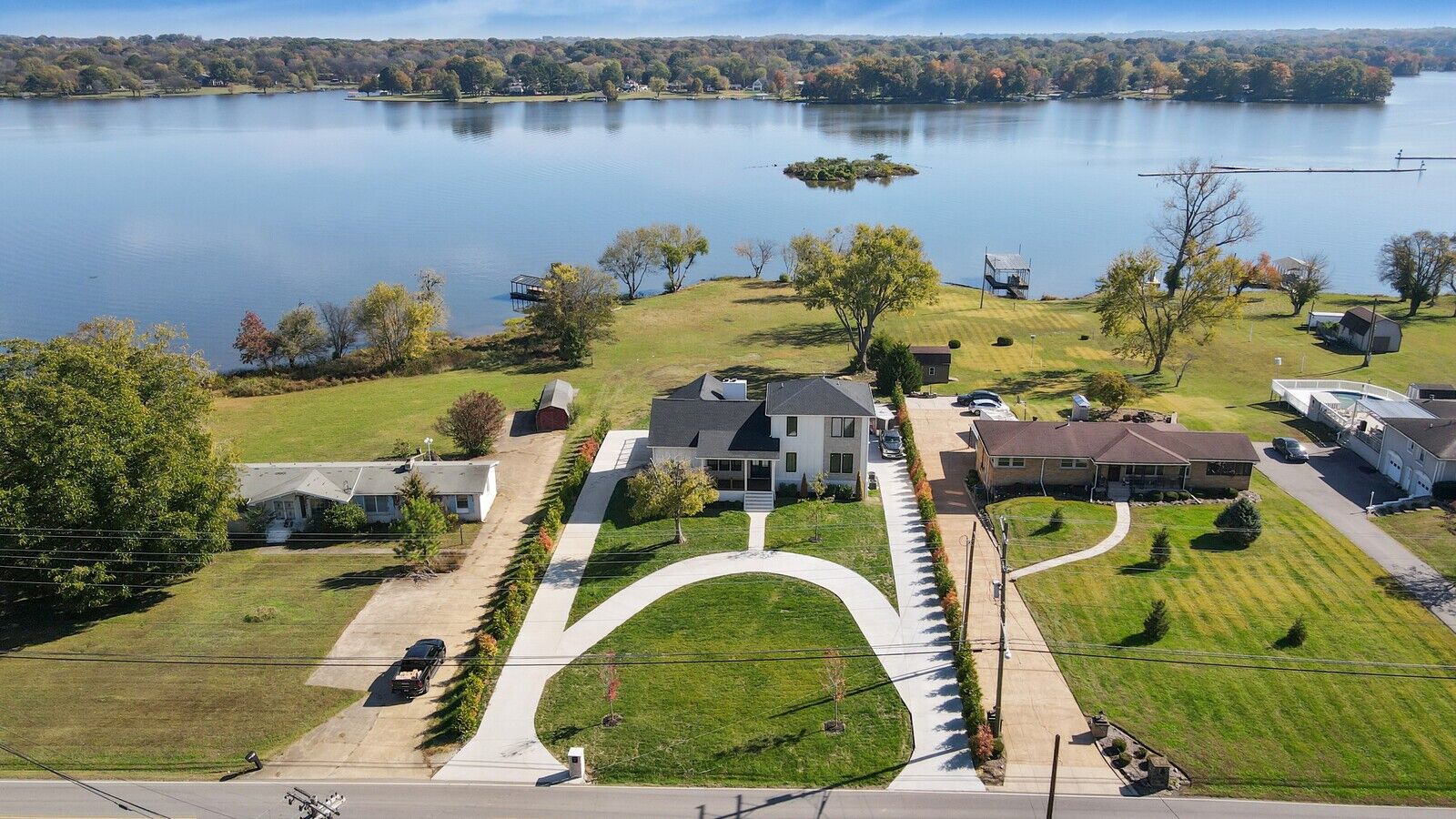 Property Photo:  407 Sanders Ferry Rd  TN 37075 