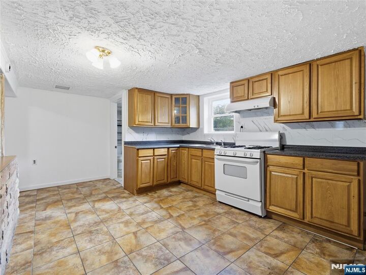 Property Photo:  31 Massey Street  NJ 07644 