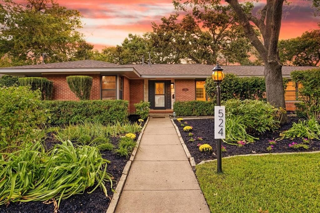 Property Photo:  524 N Wharton Street  TX 75092